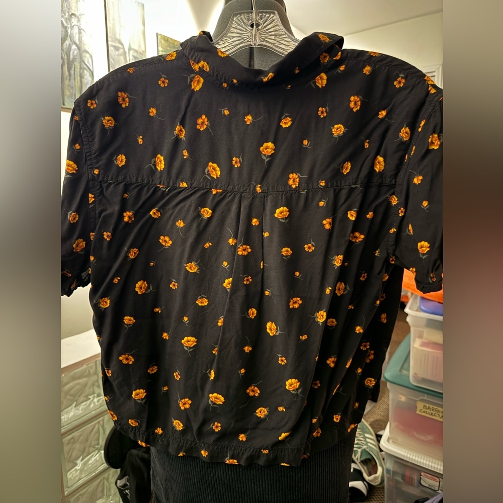 Vans cropped button down with flowers